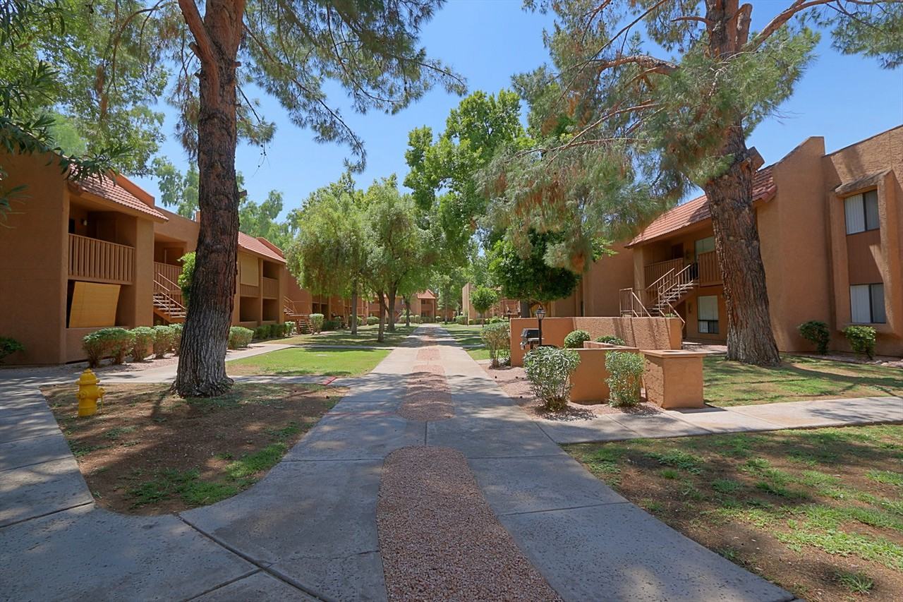 Oakridge Apartments - Photo 2 of 13