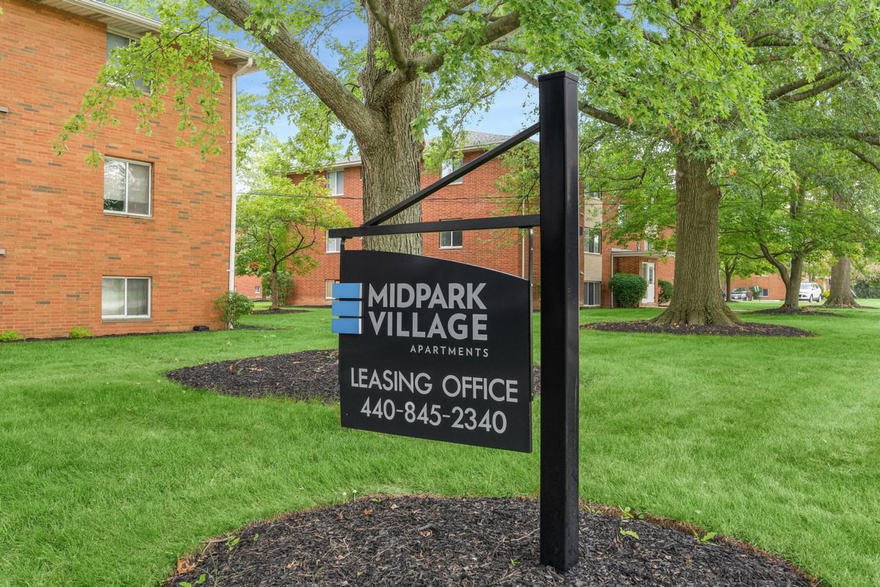 Midpark Village Apartments 14890 Bagley Rd, Middleburg Heights, OH