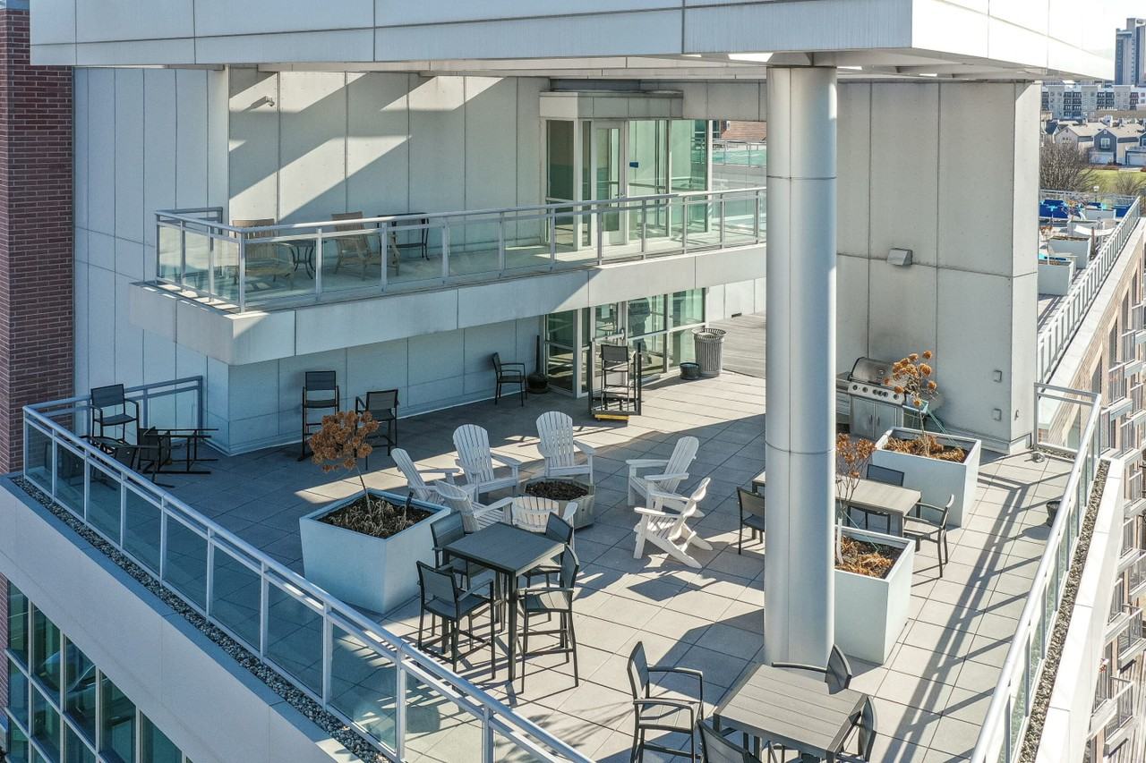 9 on Canal - Photo 2 of 50