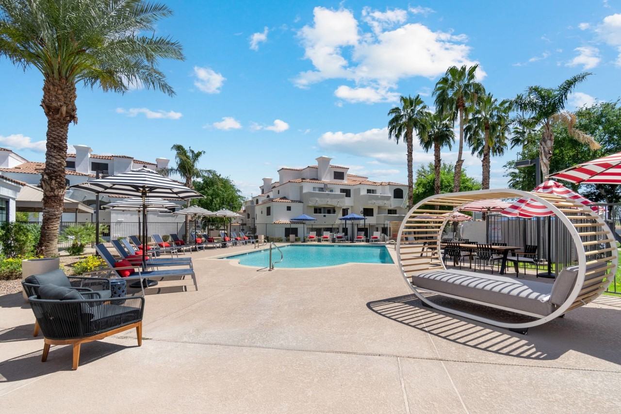 909 West - Photo 2 of 46