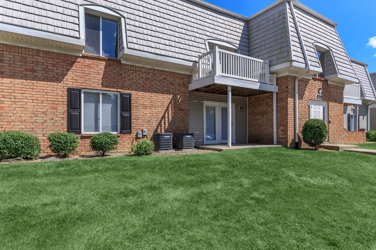 10 West - Photo 2 of 41