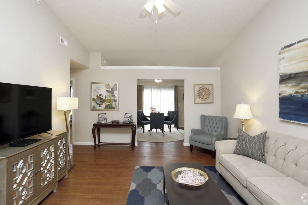 Redwood Westfield Hamilton Way - Photo 3 of 4