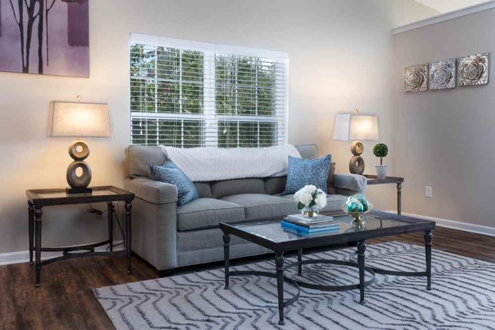 Redwood Avon - Photo 2 of 4