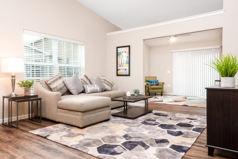 Redwood Kent - Photo 3 of 6