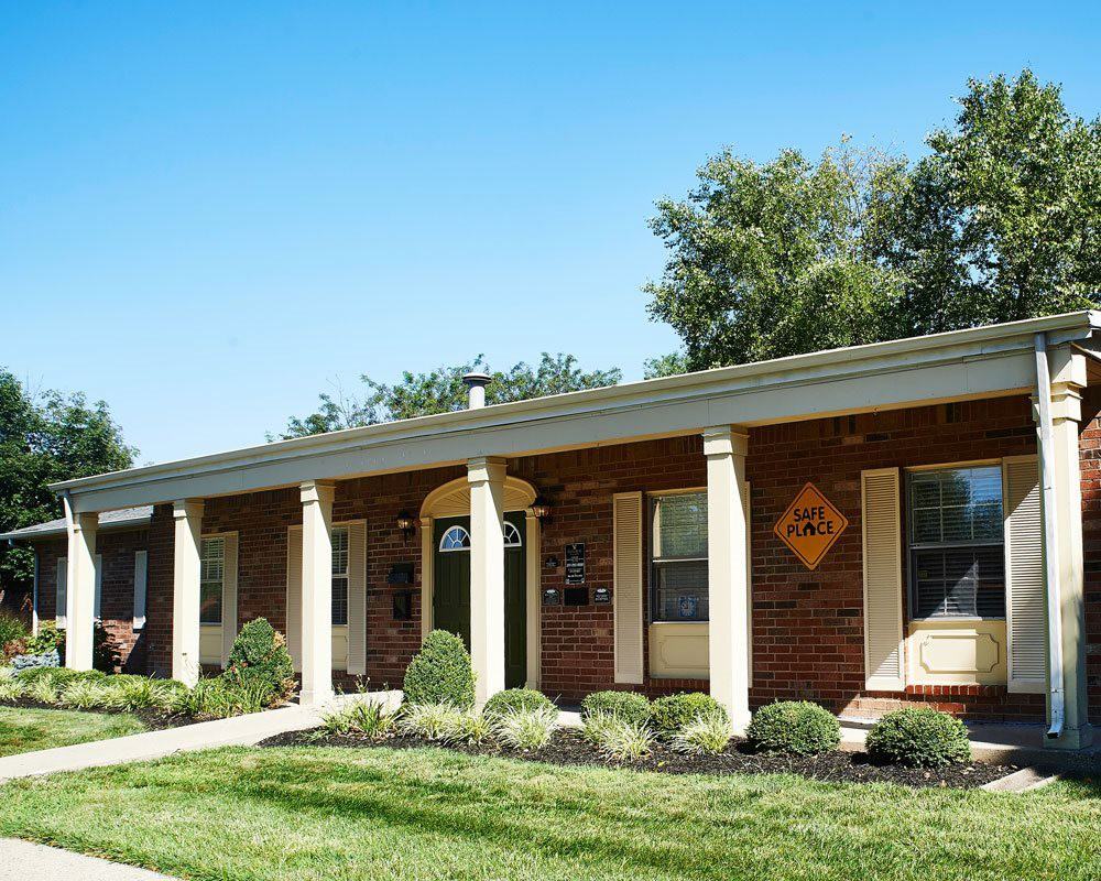 Colonial Square Apartments 5650 Renn Ln, Indianapolis, IN 46254 Zumper