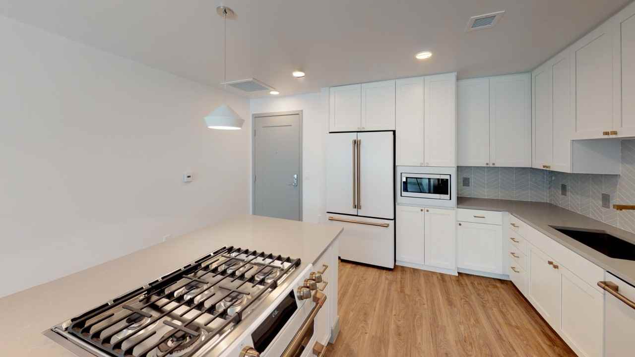 Vitri - Photo 2 of 3