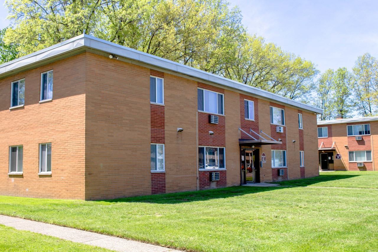 Maple Eastlake Apartments - Photo 2 of 28