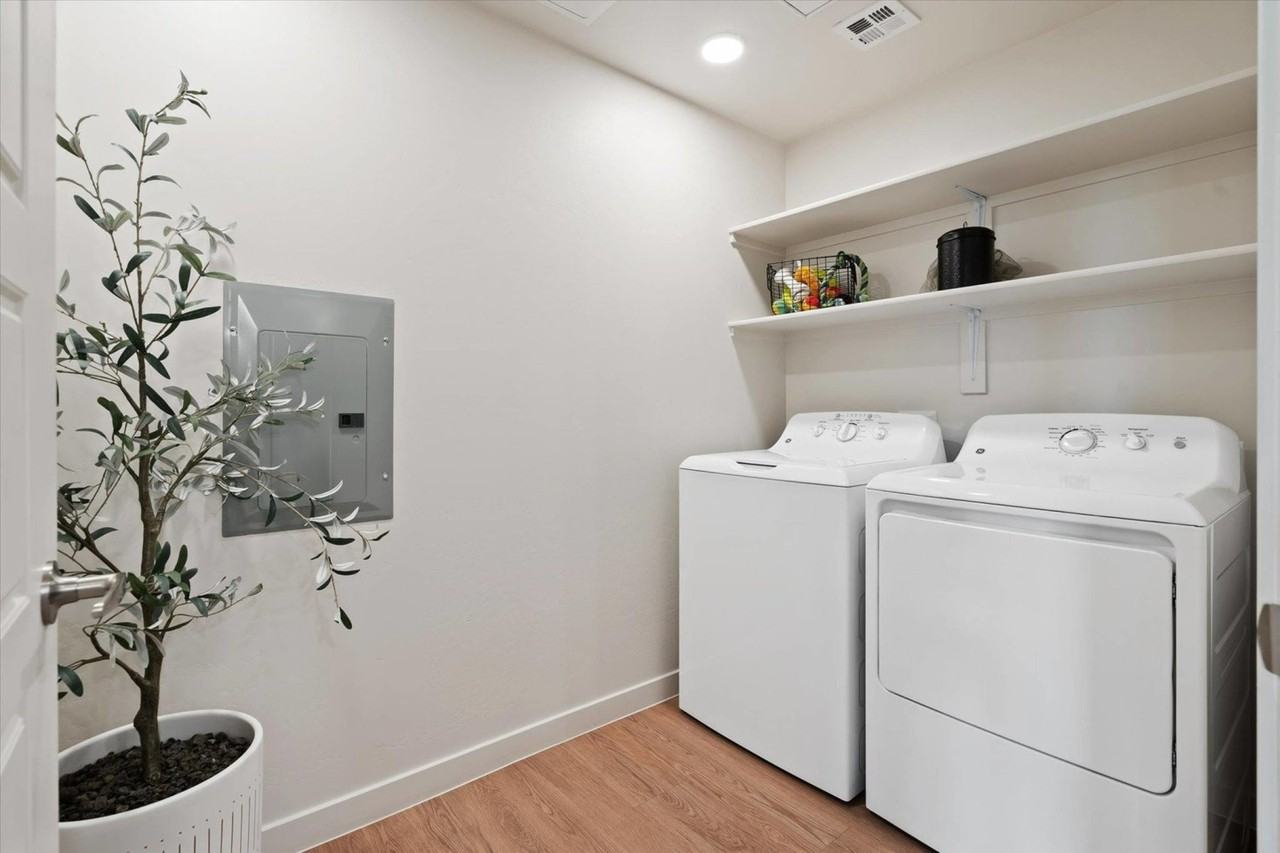 Acero Eastmark - Photo 2 of 31