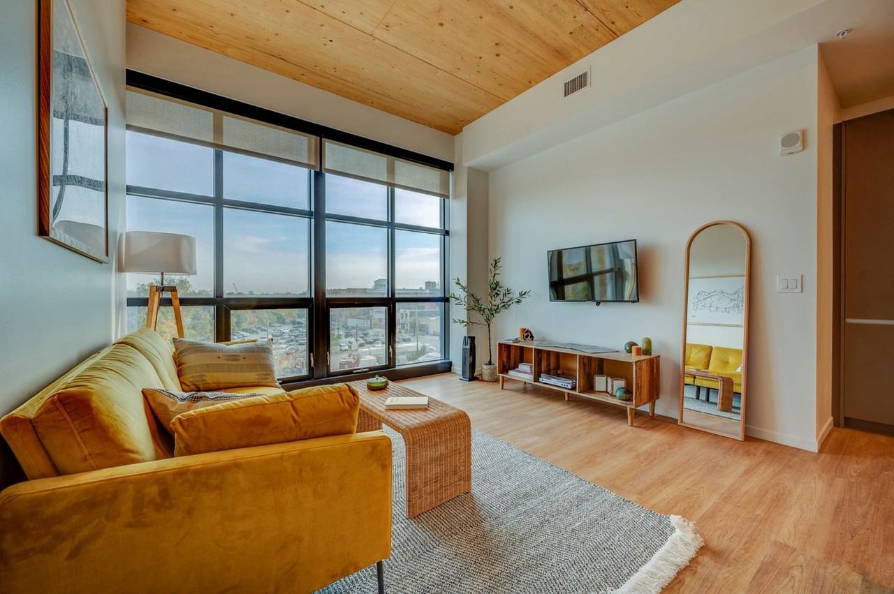 Intro - Photo 3 of 48