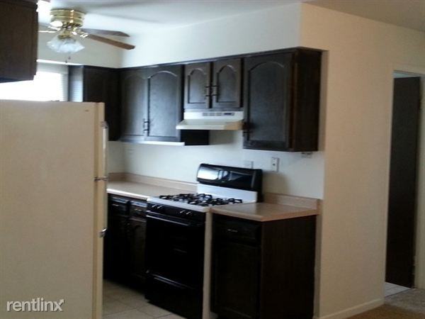 1130 Chalet Dr - Photo 3 of 8