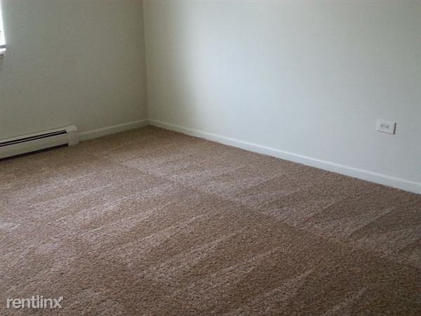 1130 Chalet Dr - Photo 2 of 8