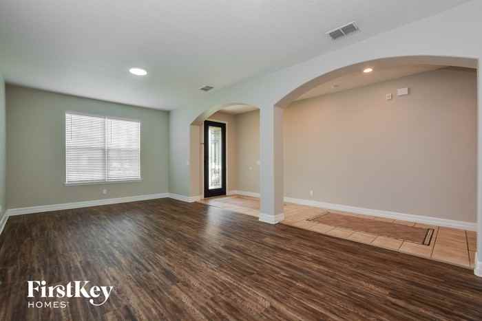 1524 Lexington Ave - Photo 3 of 15