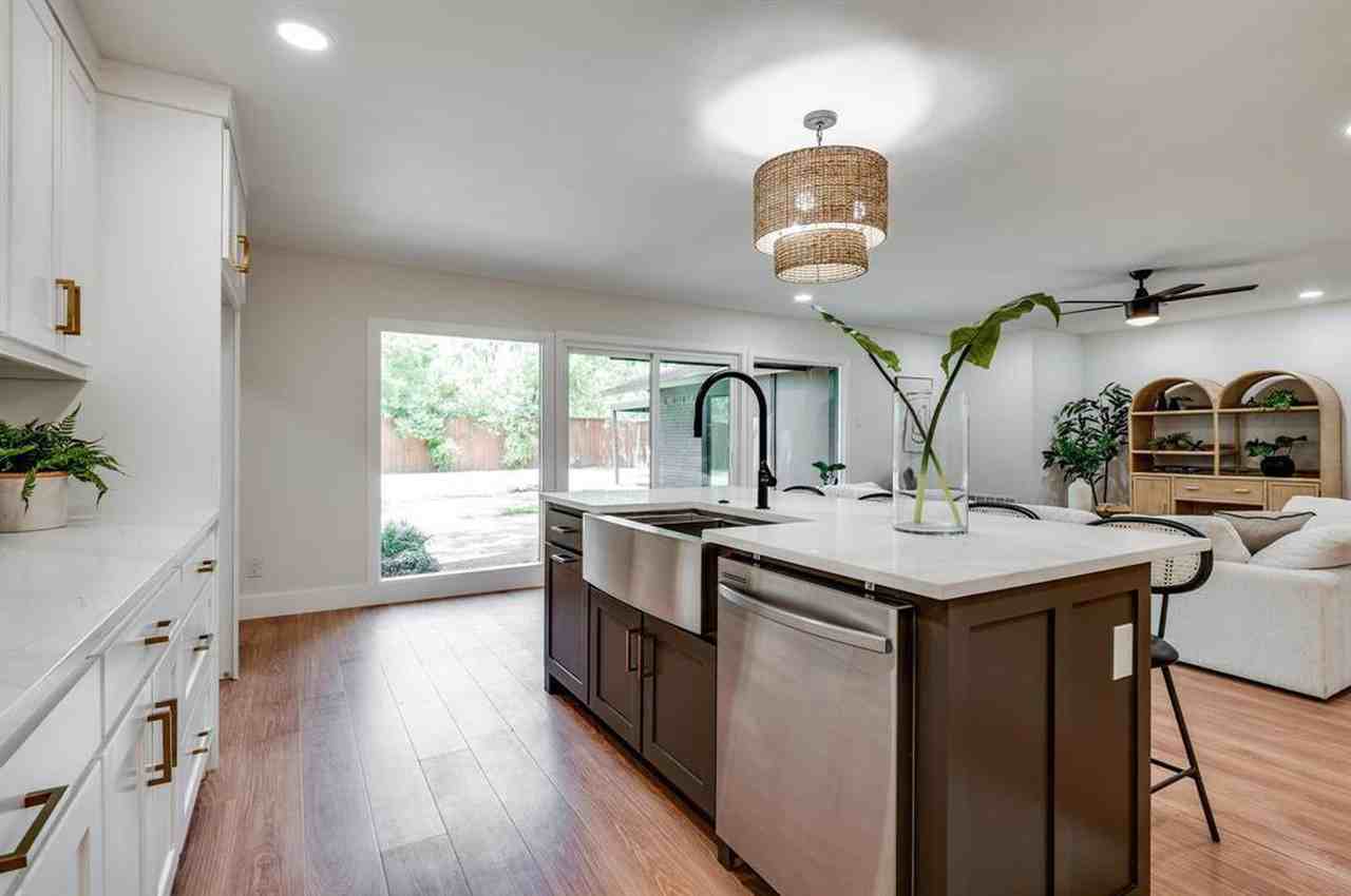 3271 Whitehall Dr - Photo 4 of 27