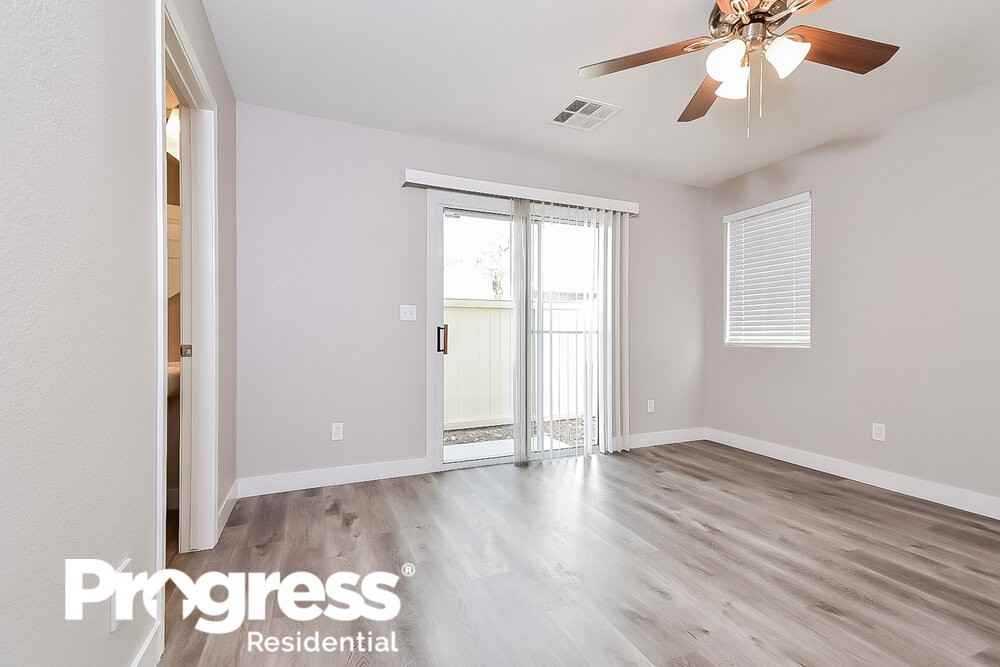 7021 Beverly Anne St - Photo 4 of 16