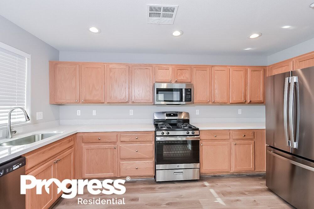 7021 Beverly Anne St - Photo 5 of 16