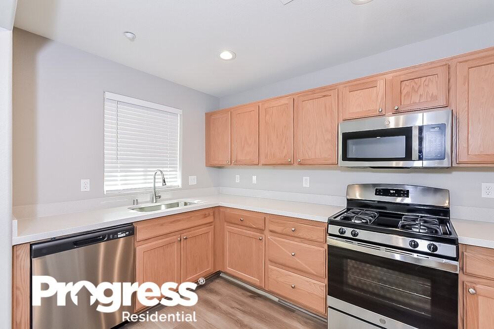 7021 Beverly Anne St - Photo 6 of 16
