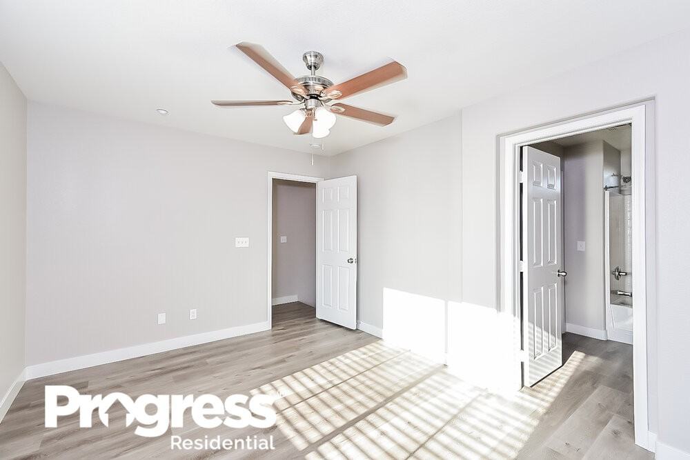 7021 Beverly Anne St - Photo 7 of 16