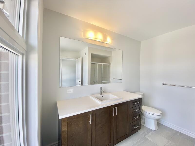 719 Cairn Cres - Photo 2 of 11