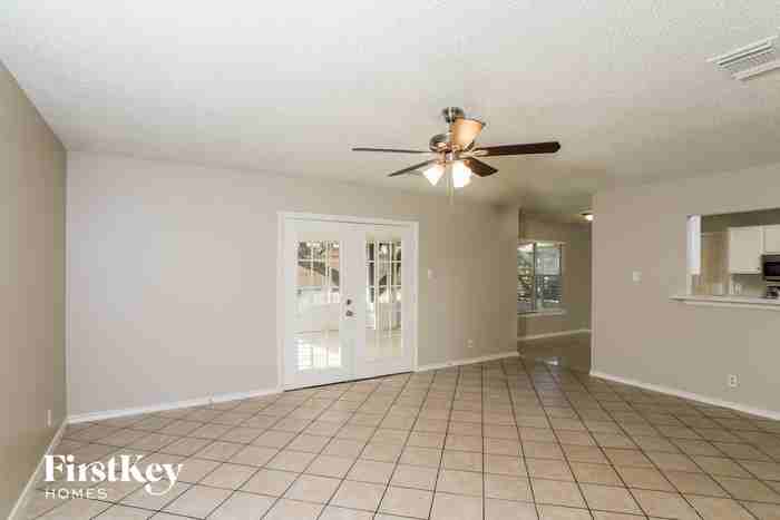 9114 Bowen Dr - Photo 2 of 15