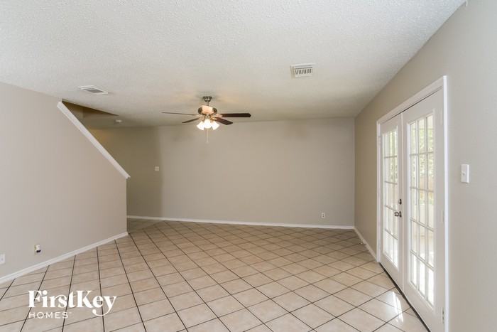 9114 Bowen Dr - Photo 3 of 15