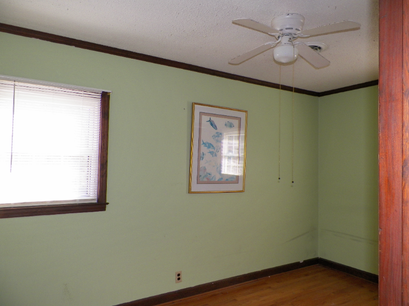 1002 Cherry Ln - Photo 2 of 11