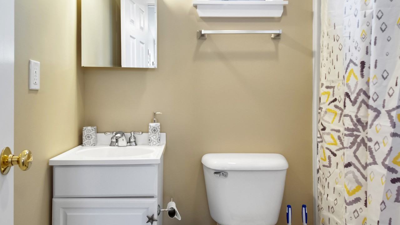 15 Bourne Avenue #4 - Photo 6 of 9