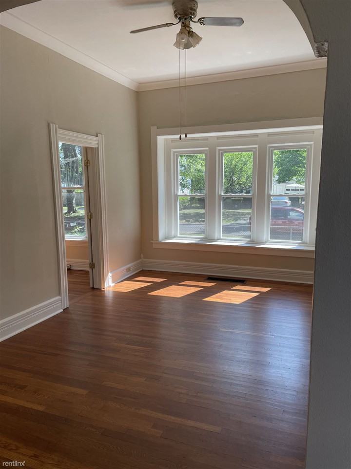 3247 Blackstone Dr - Photo 2 of 9