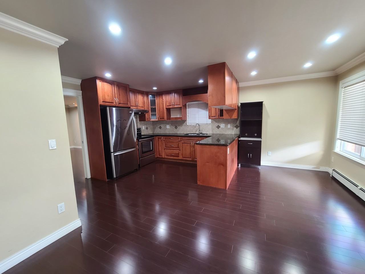 7120 144 Street - Photo 4 of 12