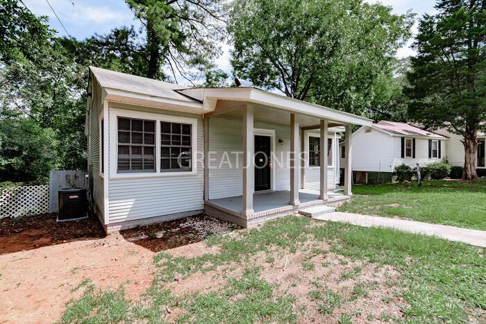 427 Pineneedle Rd - Photo 3 of 23