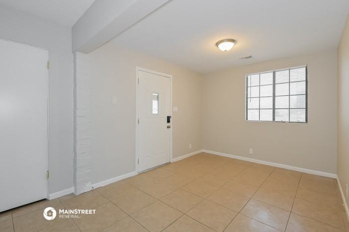 1727 S Winstel Ave - Photo 3 of 16