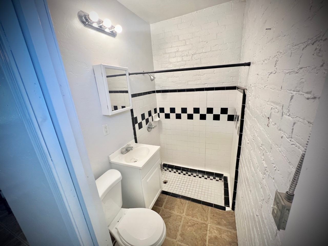 836 N 6th Ave #3 - Photo 4 of 7