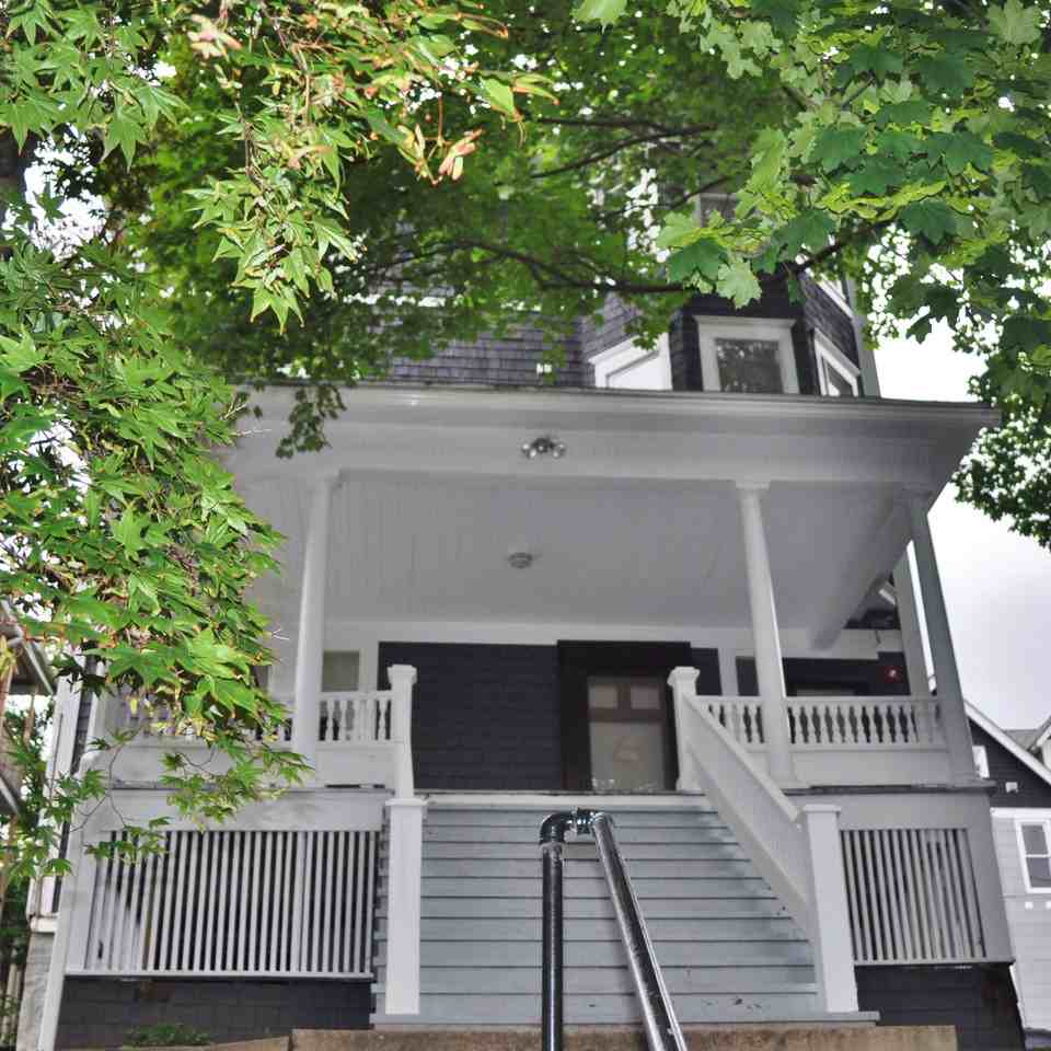 103 Highland Pl #2