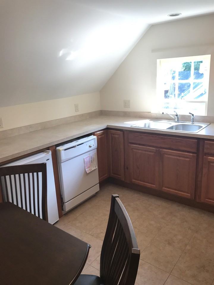 114 Highland Pl #4