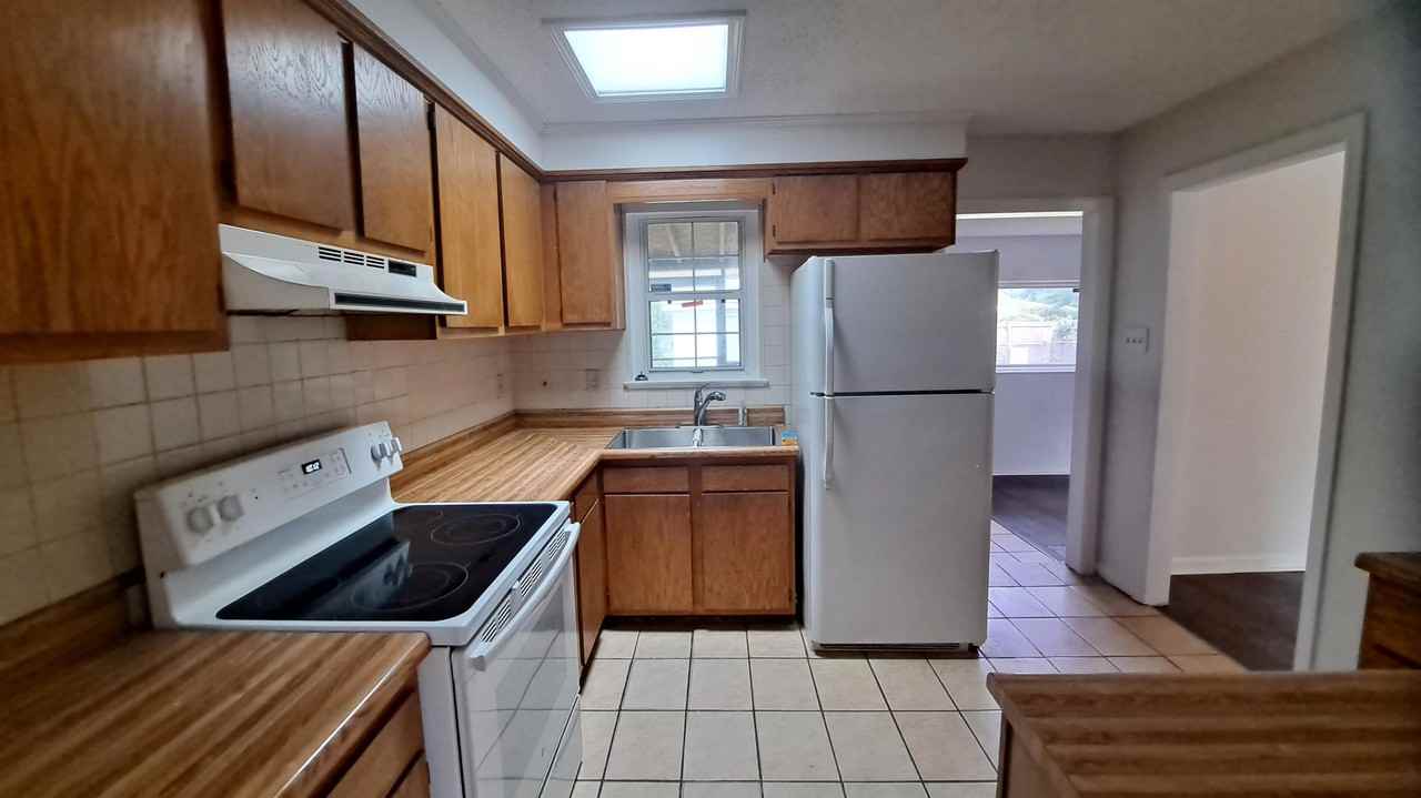 8505 Lyn Ave #1 - Photo 4 of 18