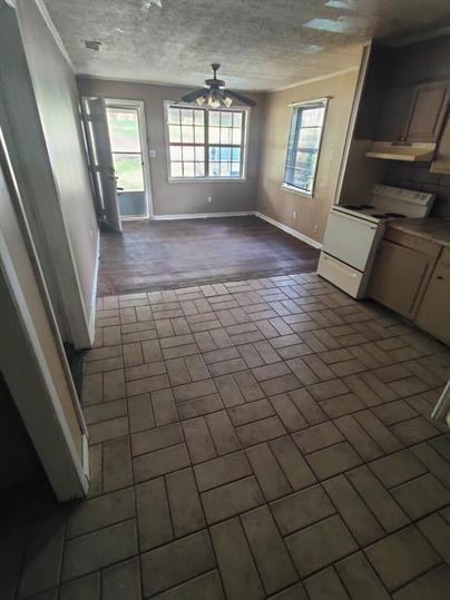 322 Lake St - Photo 2 of 10