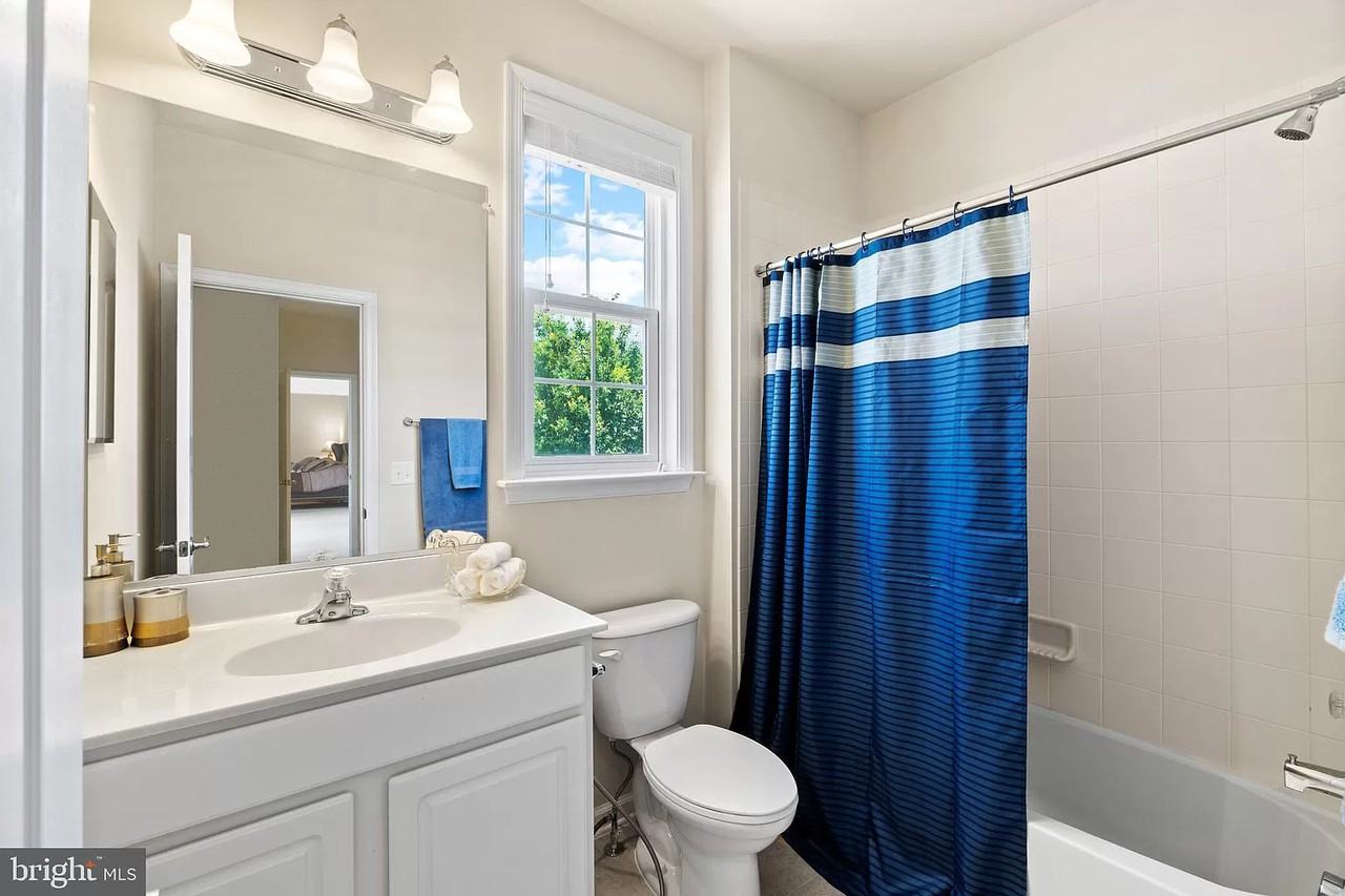 19506 Front St - Photo 2 of 44