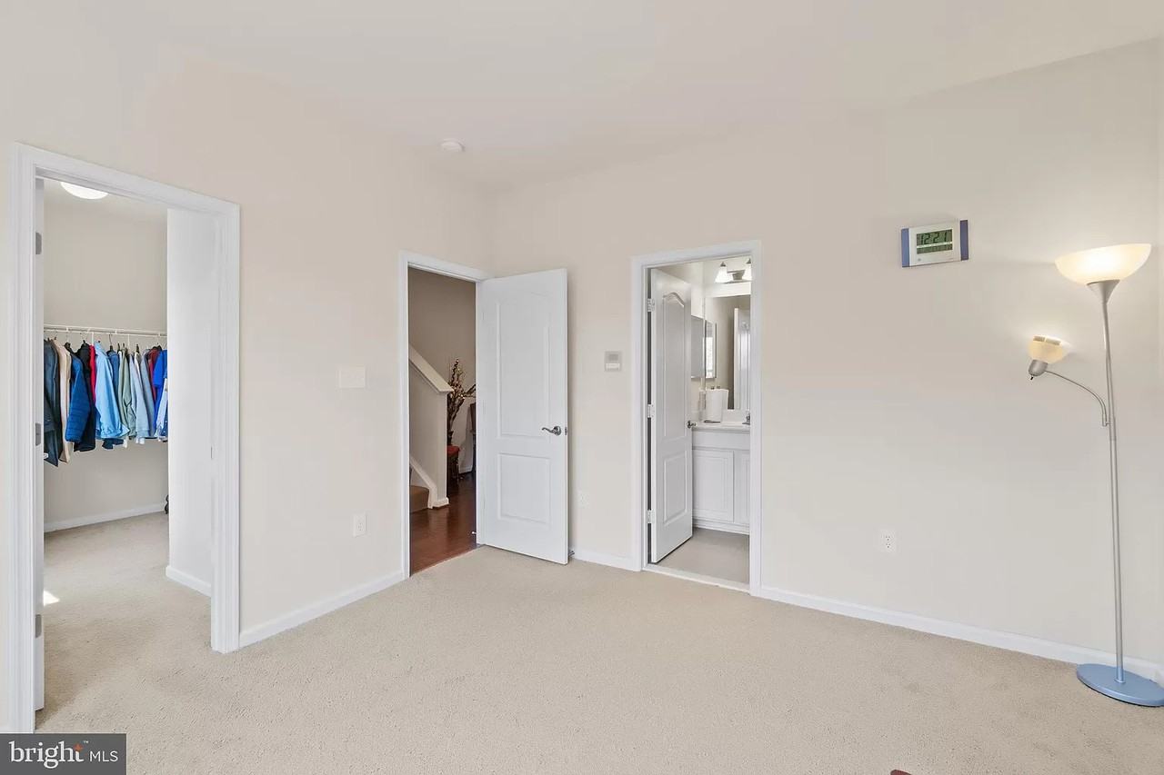 19506 Front St - Photo 3 of 44