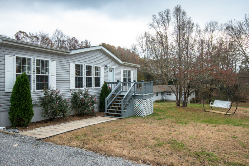 7381 Peaceful Acres Rd - Photo 3 of 33