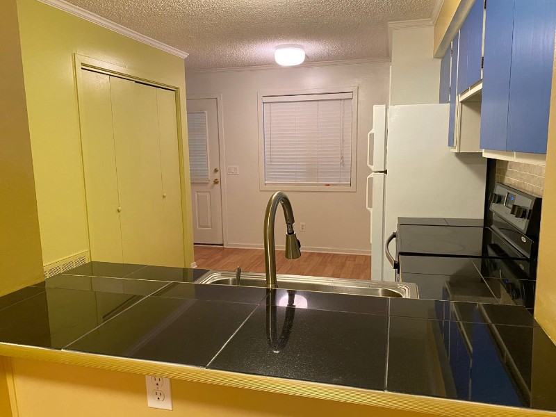 10 Canterbury Ct - Photo 6 of 30