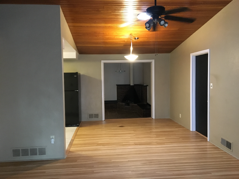 2818 Palomas Dr Ne - Photo 2 of 4