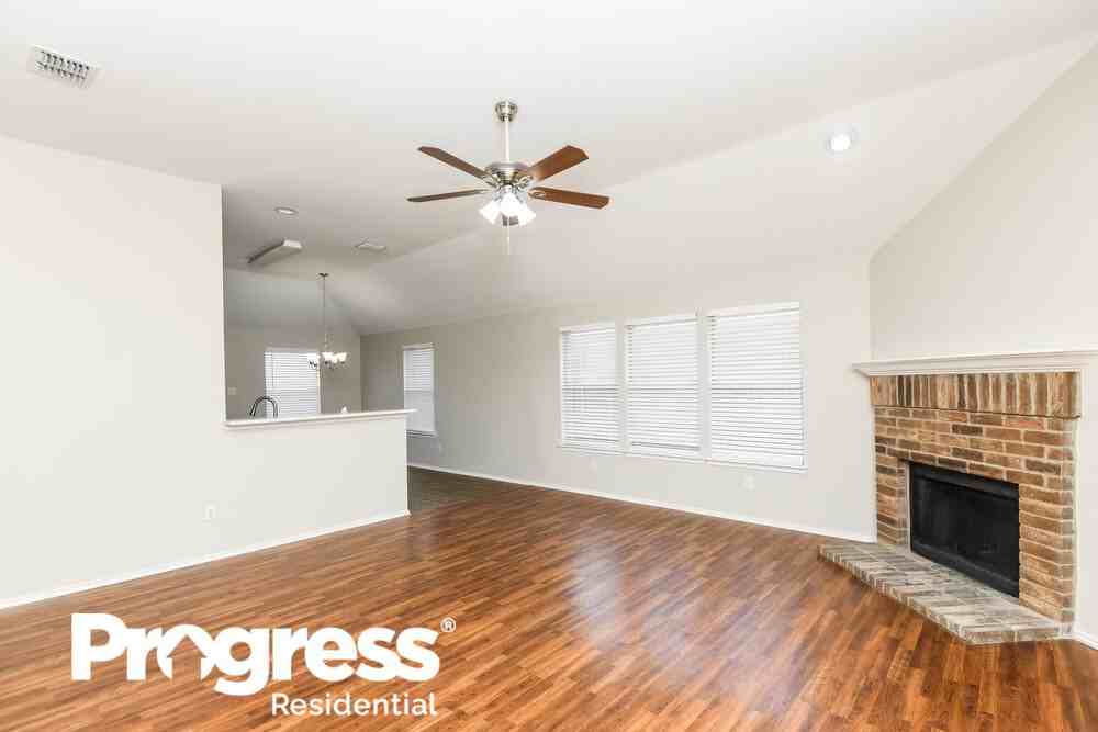 1104 Rosedale Springs Ln - Photo 3 of 16