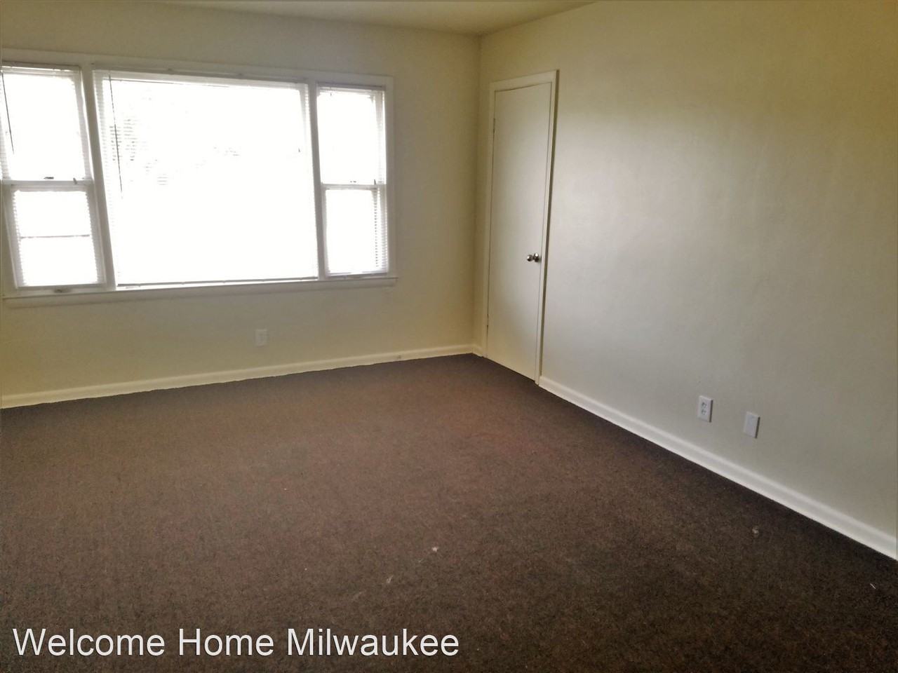 8702 W Capitol Drive - Photo 3 of 20