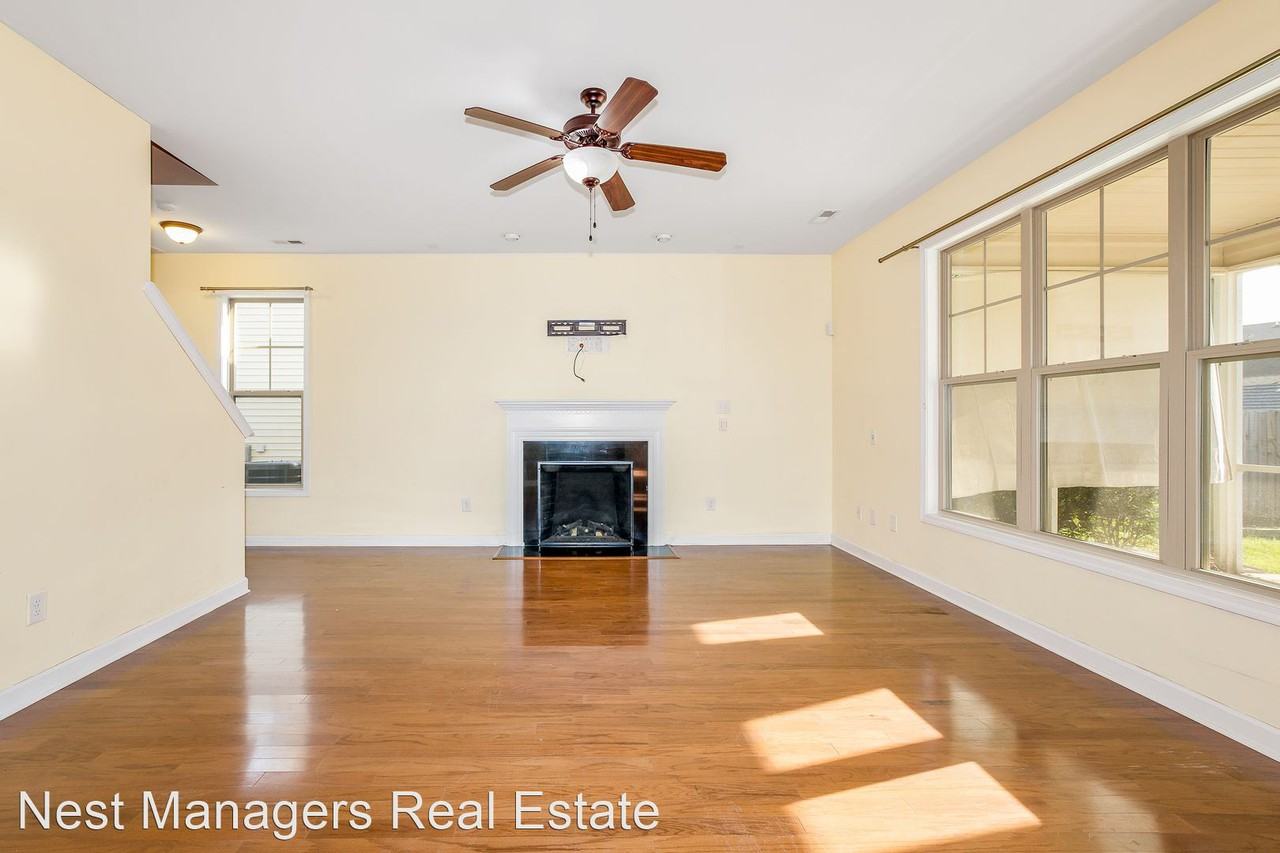 2828 Deepwater Ct - Photo 3 of 34
