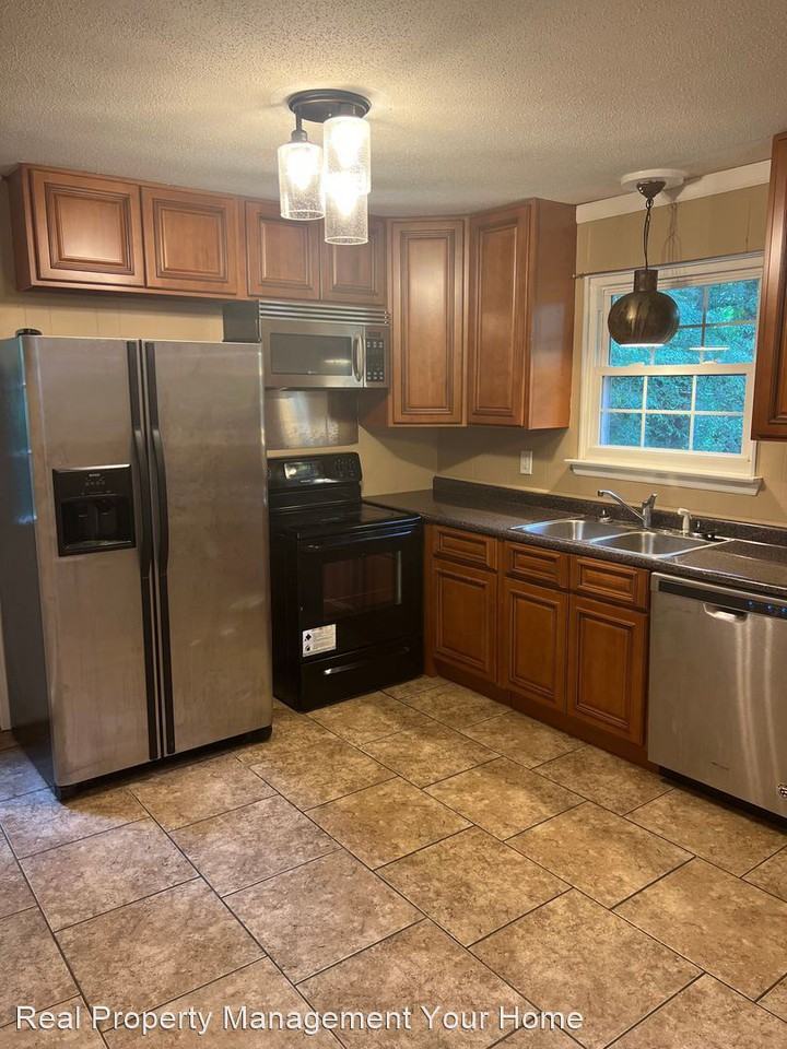 3217 Ozark Cir - Photo 2 of 17