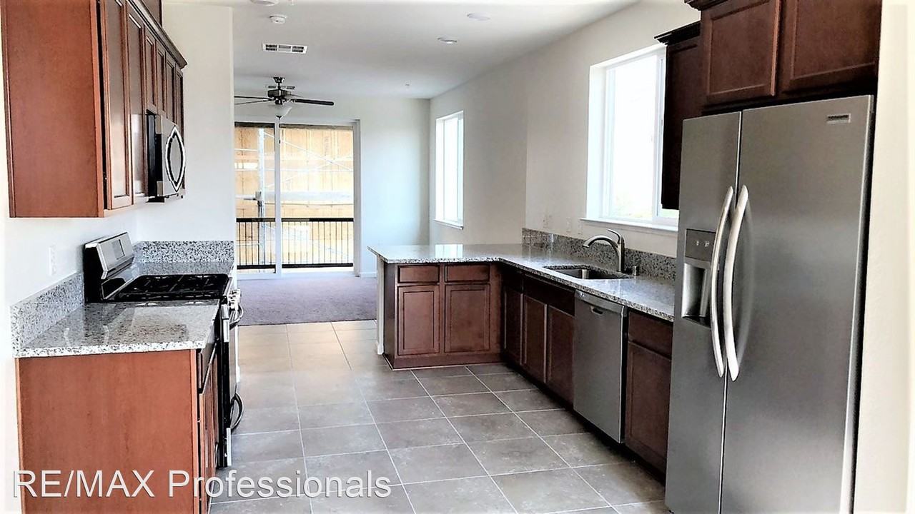 2999 Silver River Ln - Photo 3 of 10