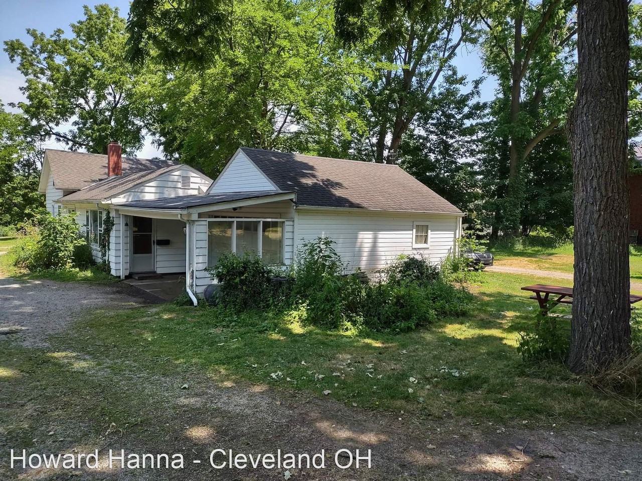 21539 Detroit Rd - Photo 2 of 12