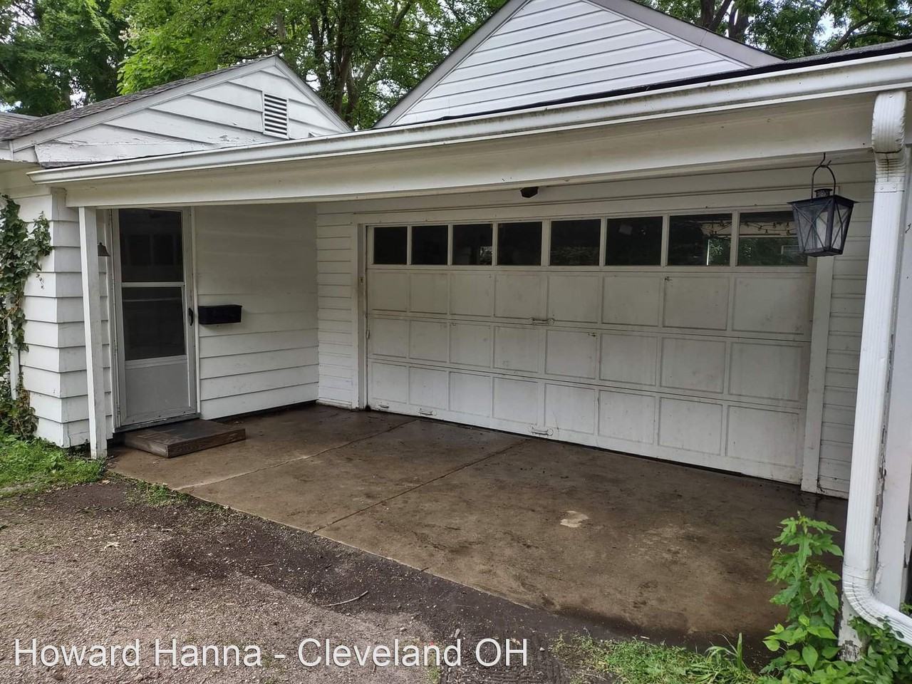 21539 Detroit Rd - Photo 3 of 12