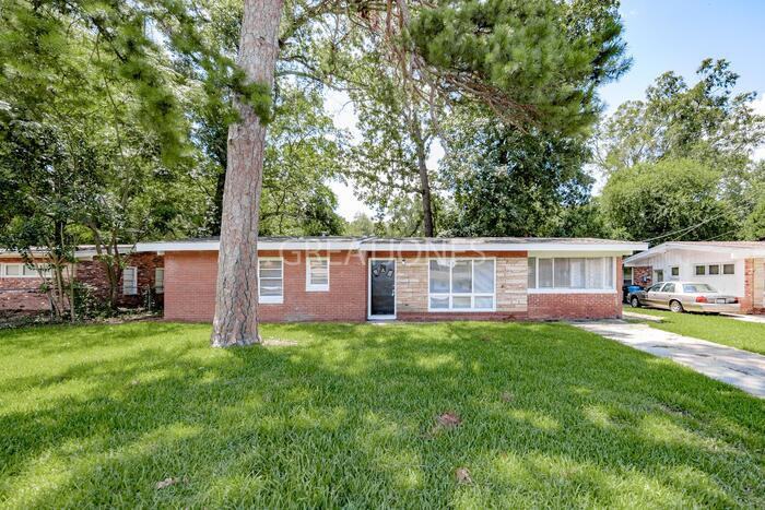 2716 Mesa St - Photo 3 of 21