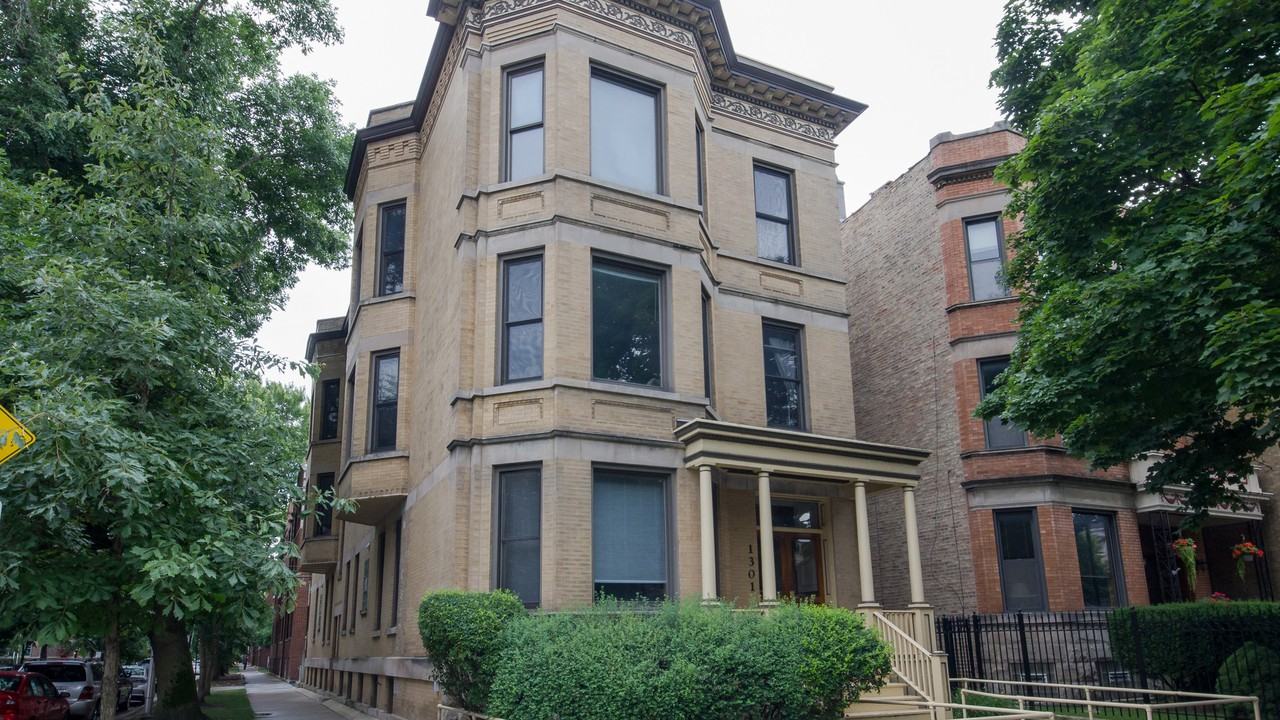 1301 W Addison St #2, Chicago, IL 60613 3 Bedroom House for $3,000/month -  Zumper