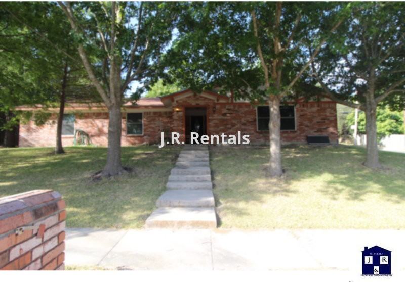 616 Manning Dr - Photo 3 of 20